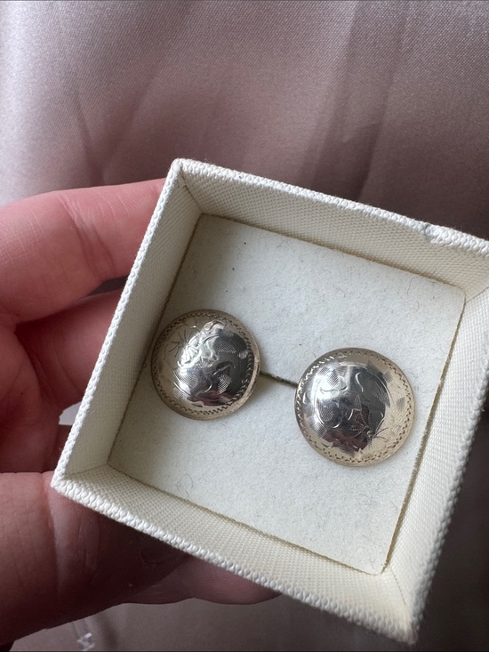 Maison Birks Jewelry - BIRKS 🩶 Vintage Engraved Silver-Tone Button Earrings